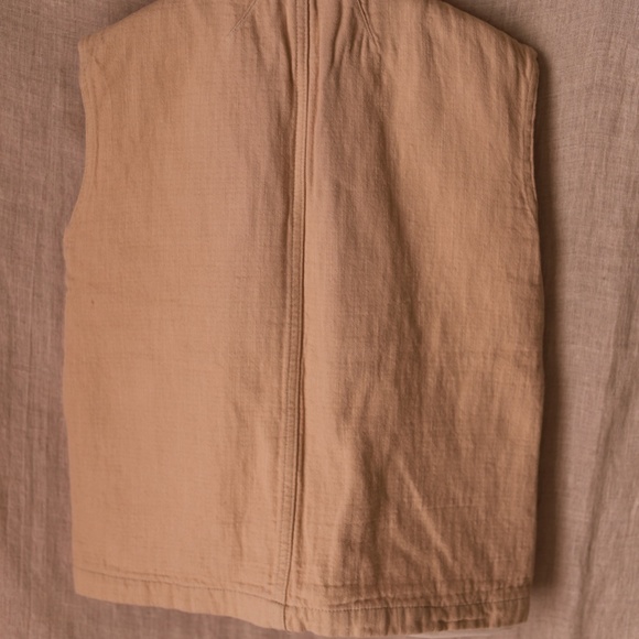Linen lightly padded kids vest, size 6-10 biege/sand color. Excellent condition - Picture 4 of 6